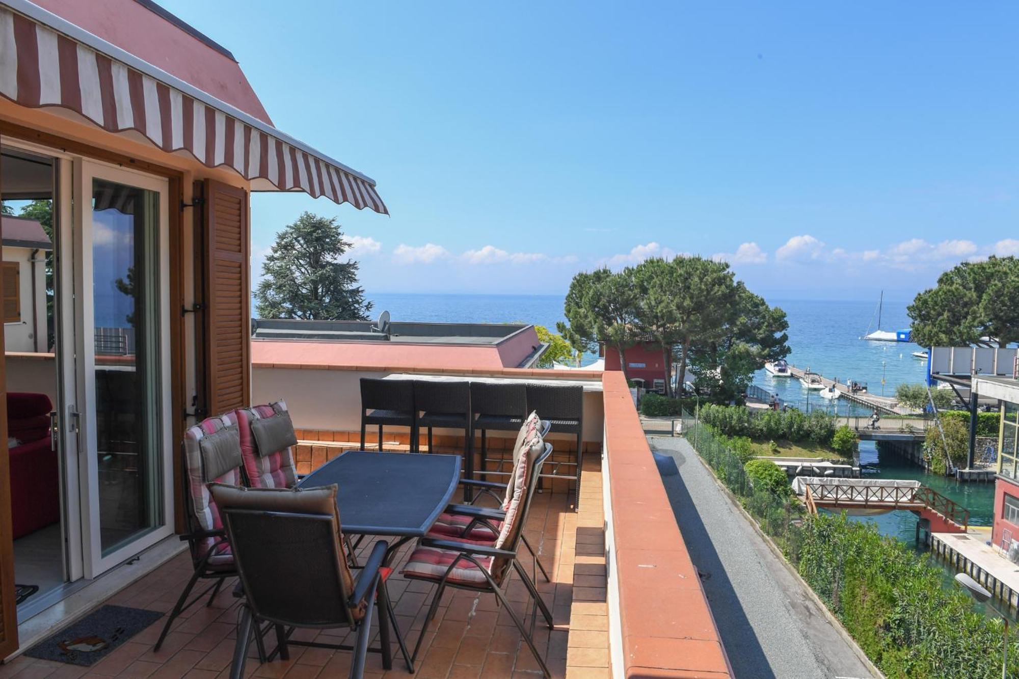 Favola Bella The Panoramic Penthouse Apartment Bardolino Exterior foto
